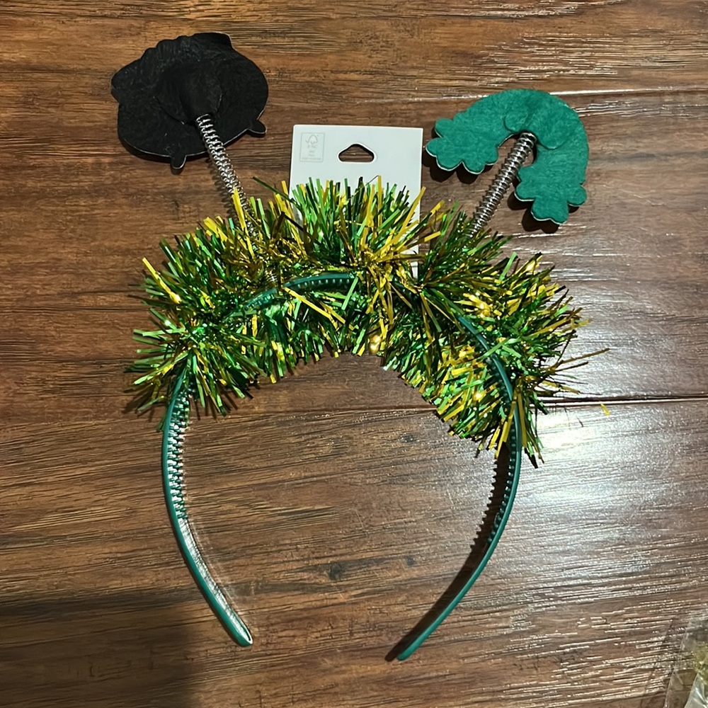 NEW Claire’s St. Patrick’s Day Disney Necklace and Headband - Picture 5 of 5